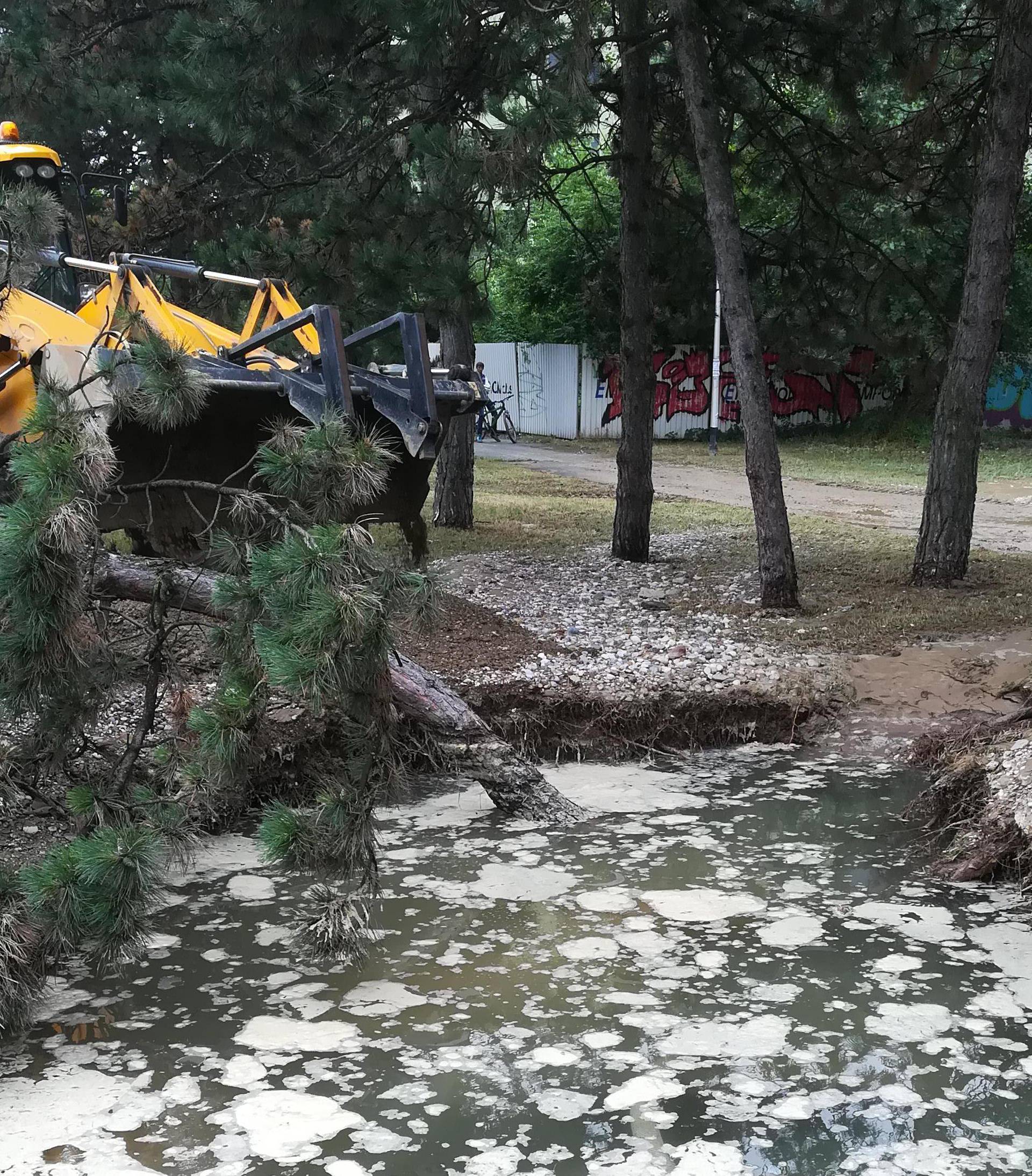 Puknula glavna cijev: Bez vode ostao veliki dio Novog Zagreba