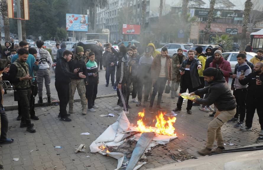 Syrian rebels gather in Homs