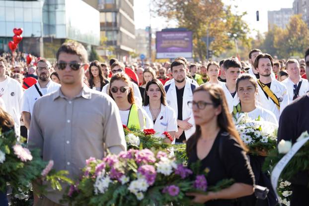 Novi Sad utihnuo na 16 minuta za sve poginule u nesreći u padu nadstrešnice