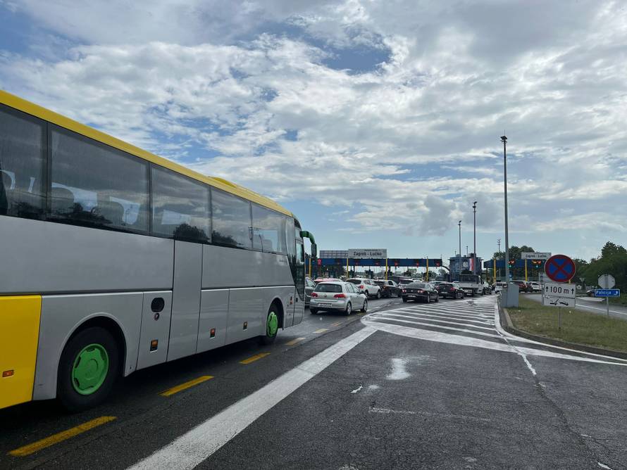 VIDEO Stvorila se veća gužva na Lučkom: Kolona vozila duga je oko 1 kilometar prema moru