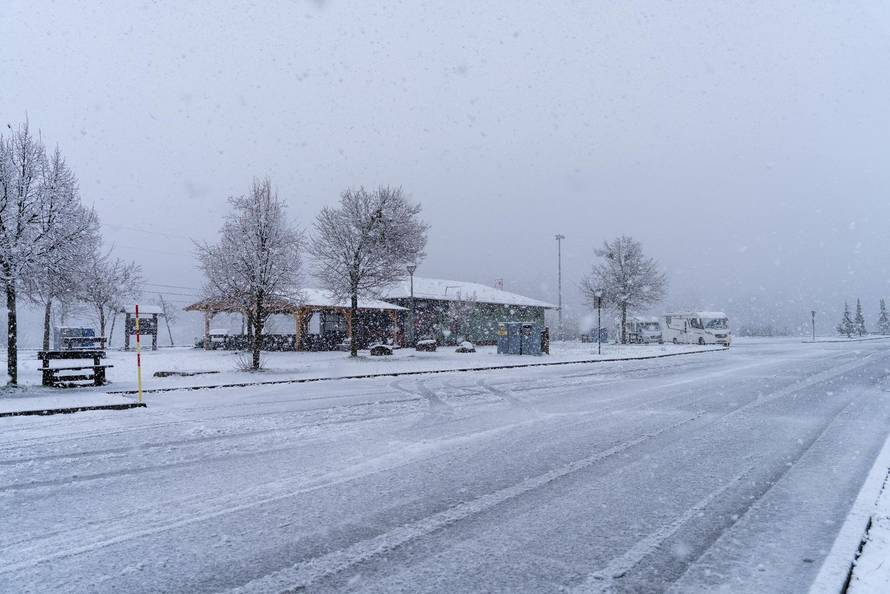 Zimski uvjeti na A1 između čvora Perušić i čvora Gospić