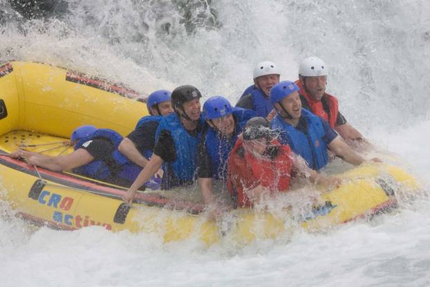 ARHIVA - Ministri sudjelovali na prvoj rafting regati "Zrmanja 2006"