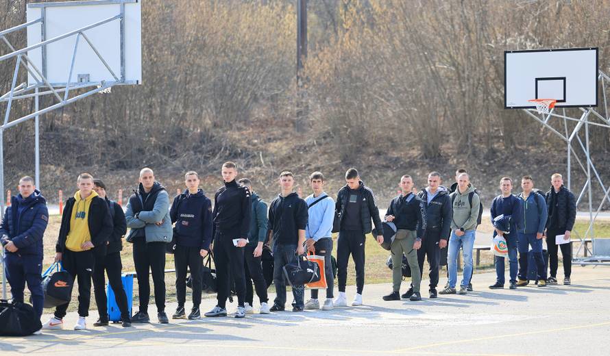 Ministar Anušić i general Kundid na prvom danu TVO-a na Slunju