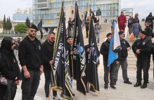 Split: Polaganjem vijenaca i paljenjem svijeća obilježena 34. godišnjica osnutka IX Bojne HOS-a