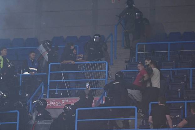 Beograd: Tučnjava navijača i policije na utakmici KK Partizan Mozzart Bet  i KK Crvena zvezda