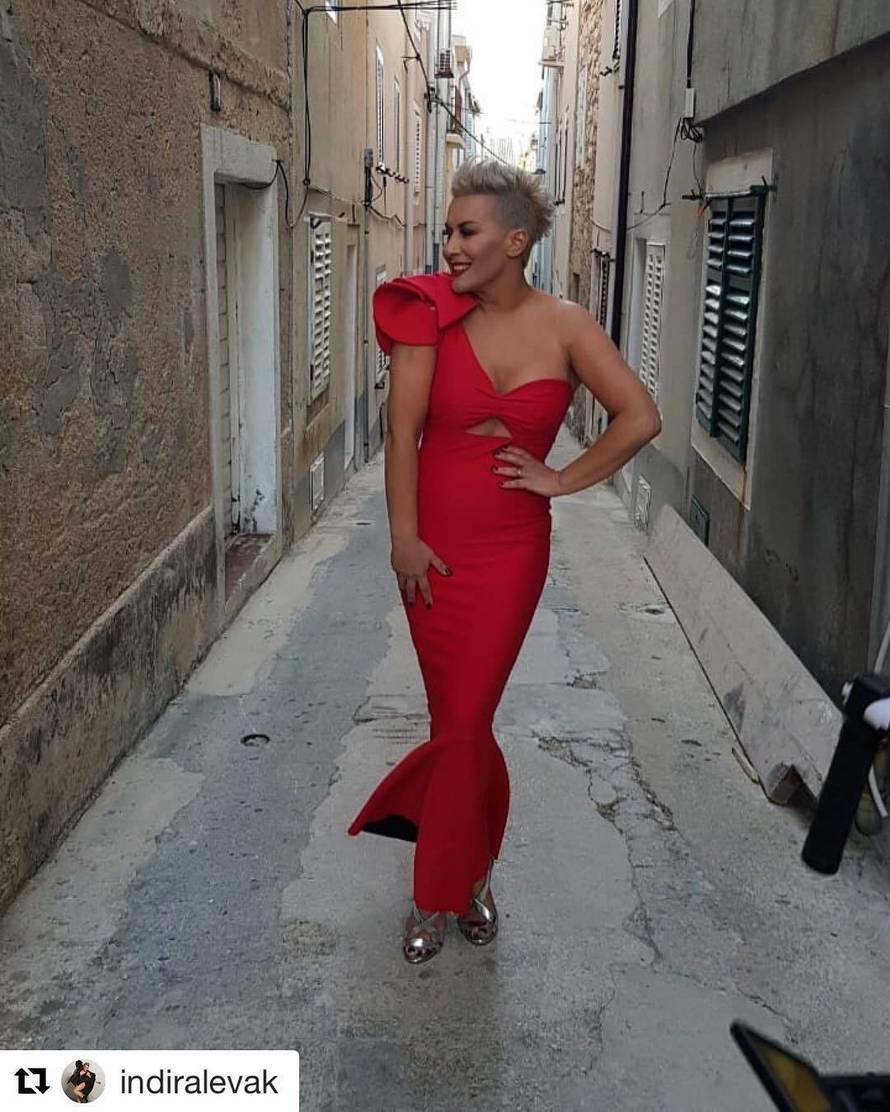 Haljine supruge nekadašnjeg nogometnog reprezentativca nose i na Bliskom istoku...