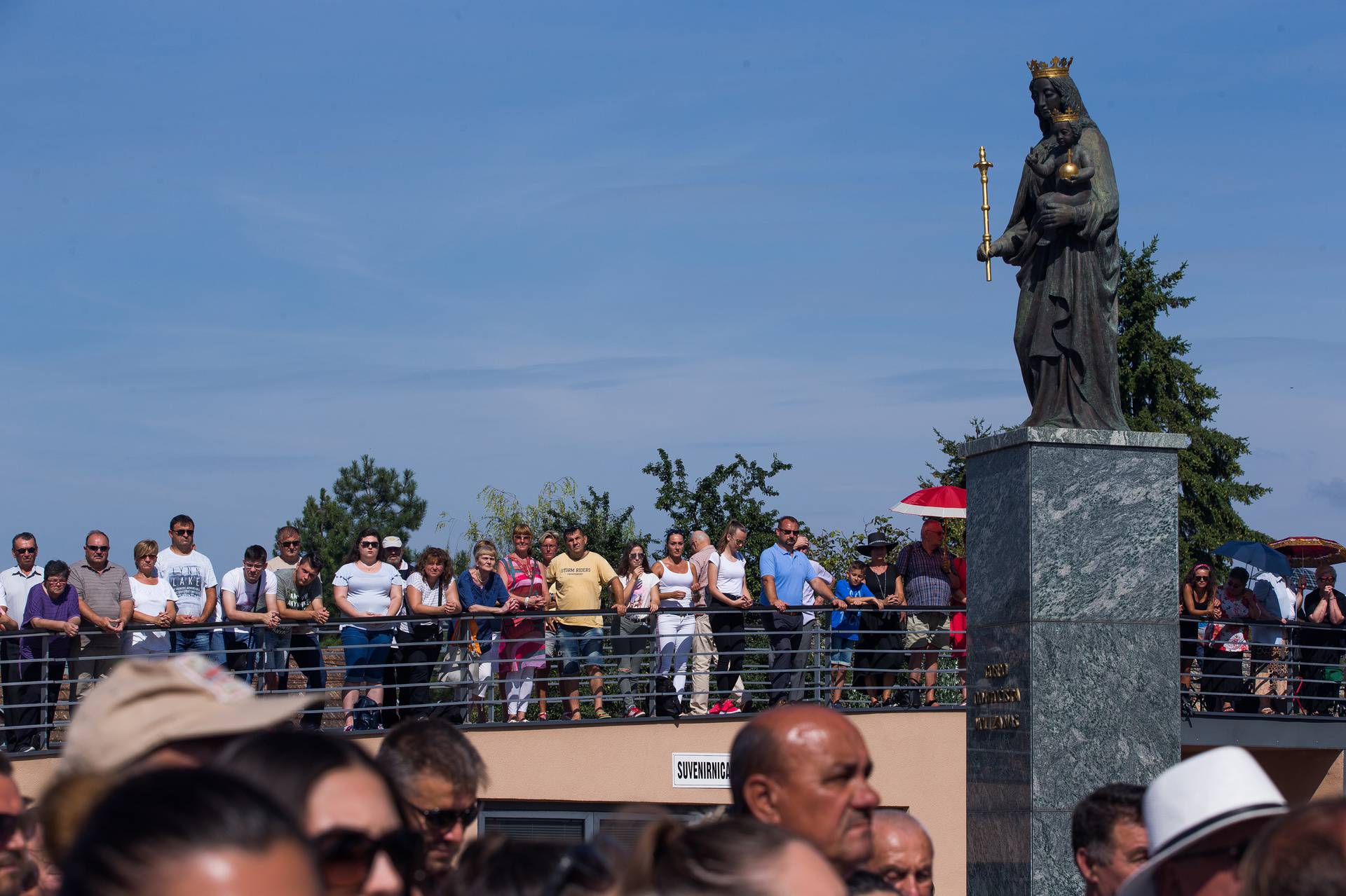 Vjernici na hodočašću i svetoj misi povodom svetkovine Velike Gospe u Aljmašu