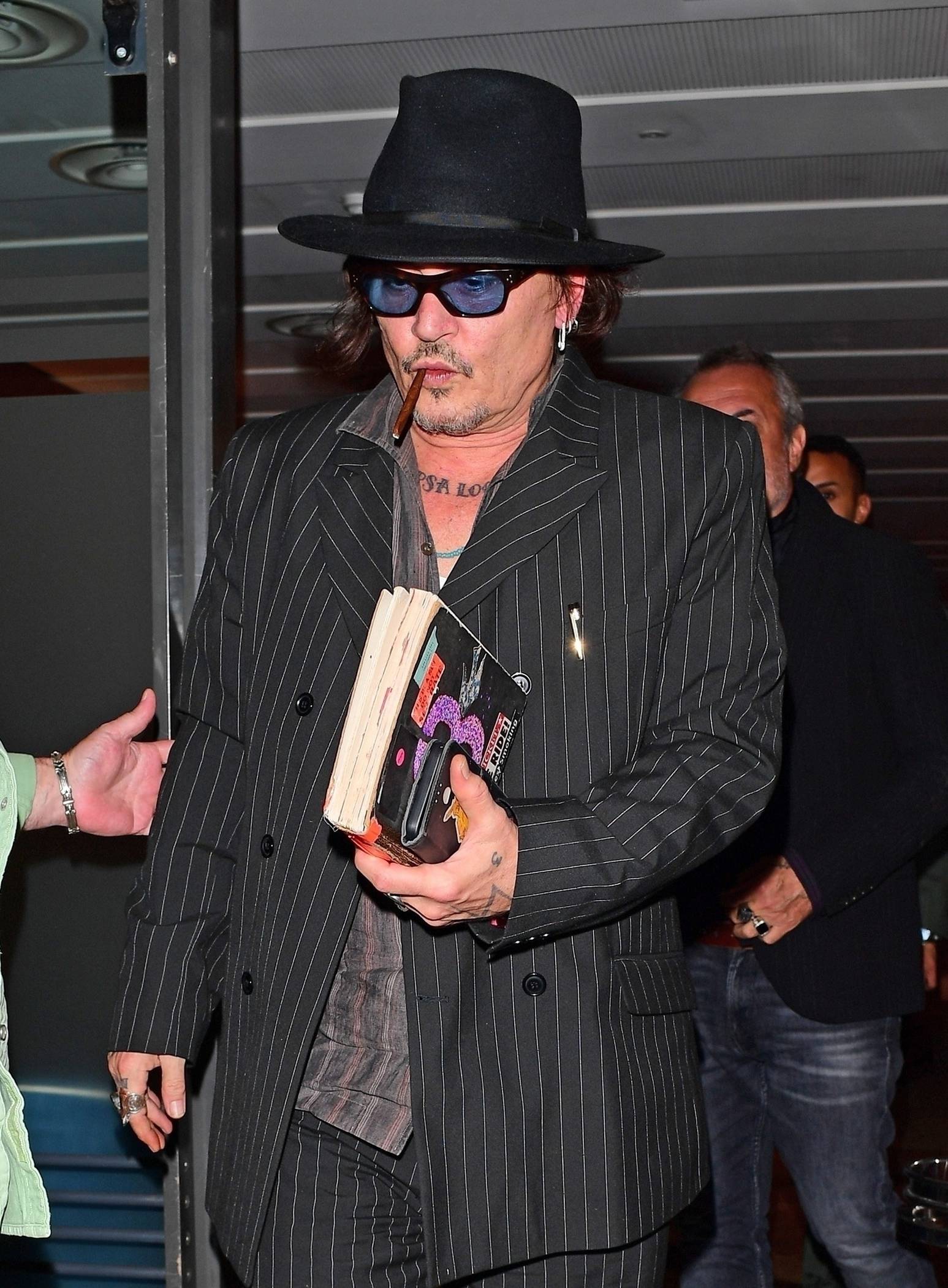 *EXCLUSIVE* Johnny Depp is spotted leaving Cipriani Restaurant in Central London after a 4 hour dinner with friends