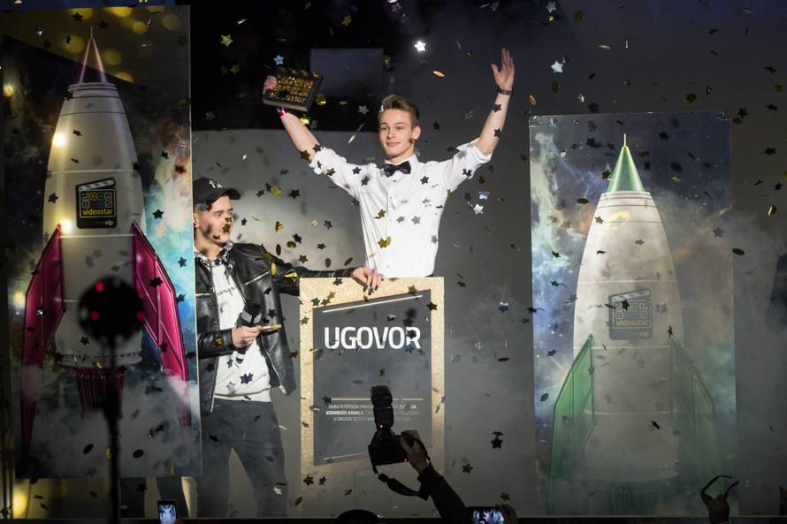 Bruno je novi Videostar: Cure su se gurale da mu priđu bliže