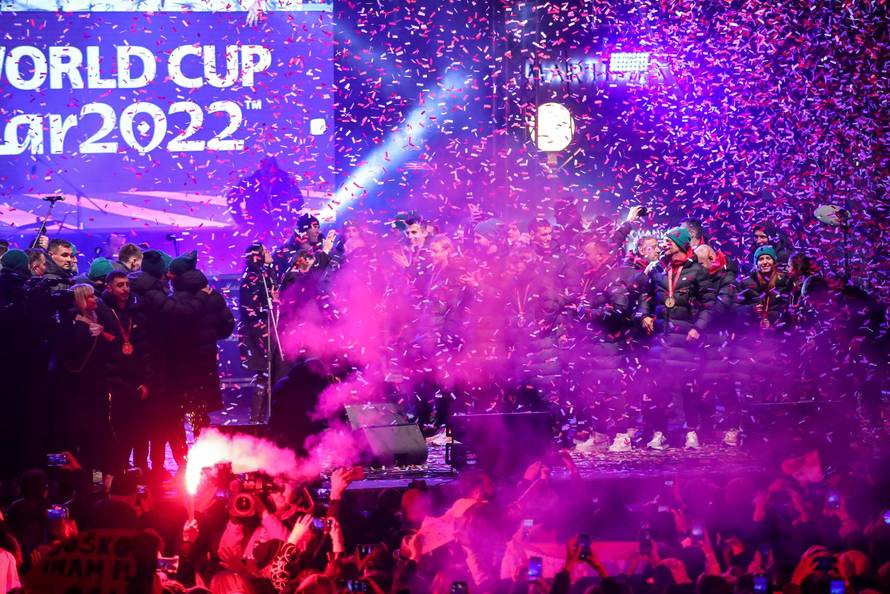 Zagreb: Vatrene na pozornici popratili konfeti i bakljada