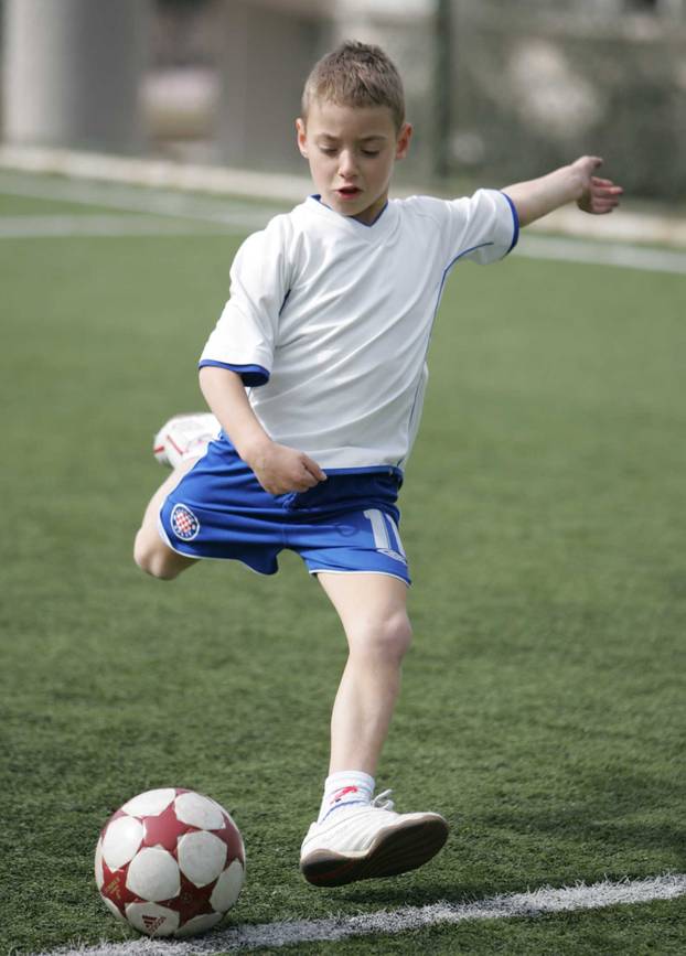 ARHIVA: 2005. Nikola Vlašić na treningu malih dječaka