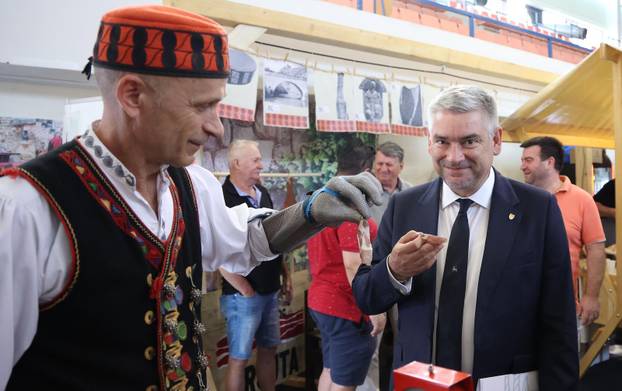 Drniš: Otvoren 9. me?unarodni festival pršuta