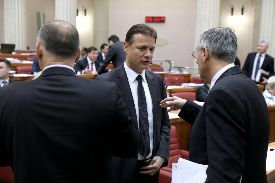 'Treba vam skinuti imunitet i poslati vas svih na Goli otok'