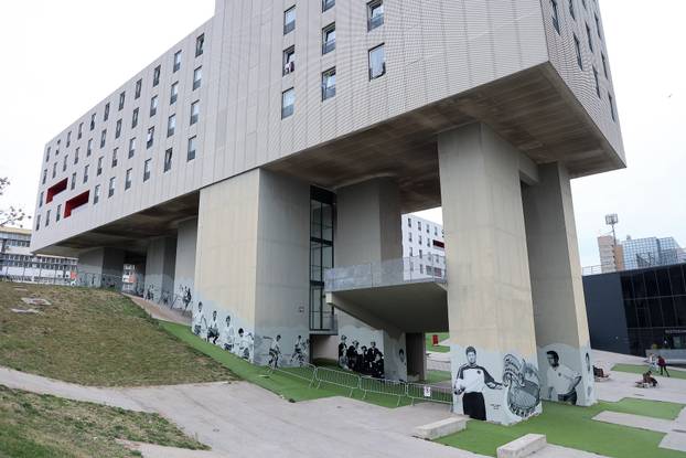 Split: Ususret 114. rođendanU Hajduka na zgradi Sveučilišta naslikani su murali nogometaša