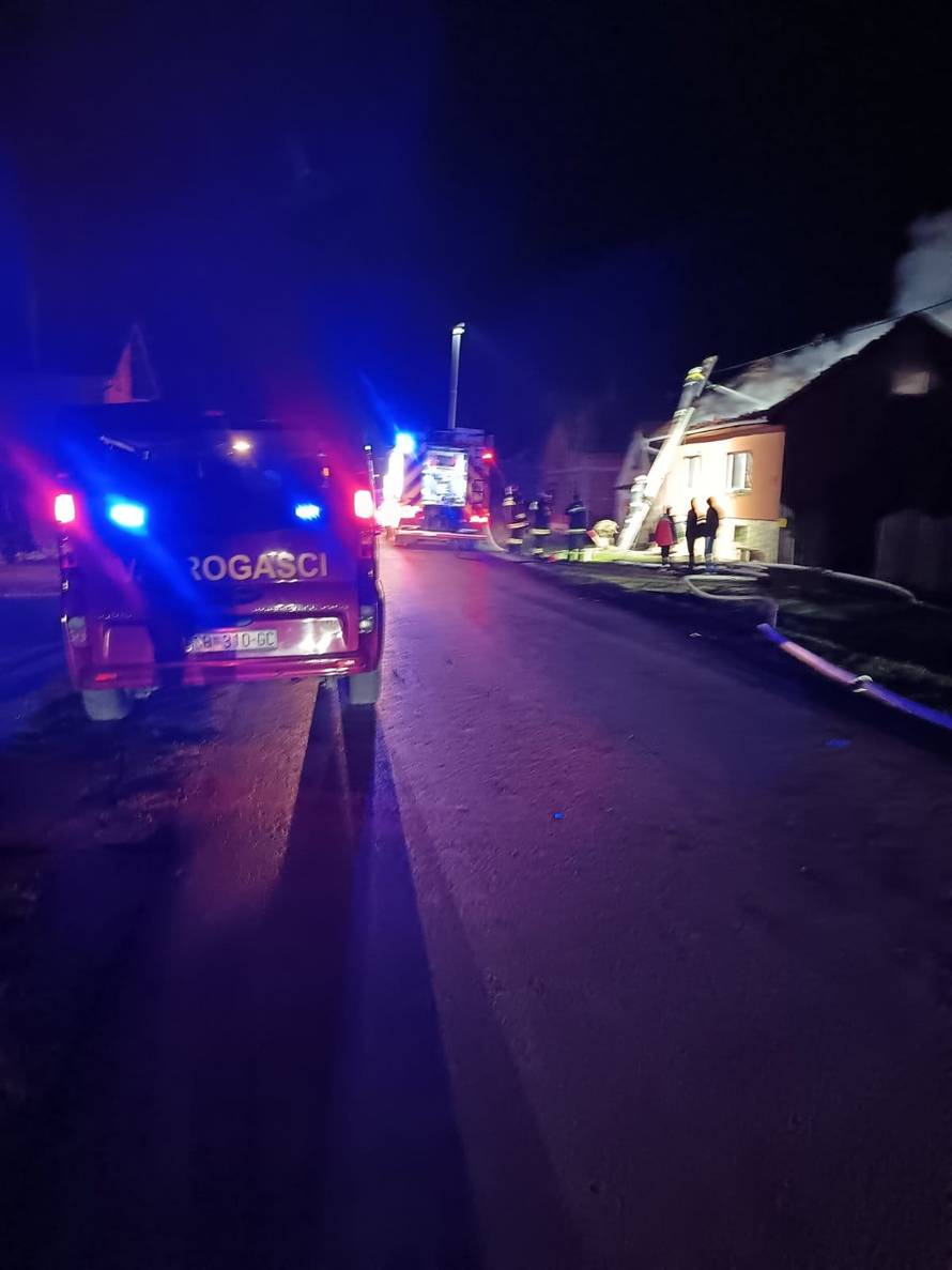 FOTO Užas kraj Slavonskog Broda: 'Žena je sama pokušala spasiti kuću, ali sve je izgorjelo'