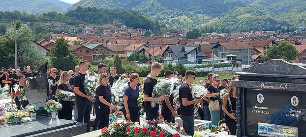 FOTO TUGA U KOTOR VAROŠU Pokopali Draganu (34) koja je poginula u buktinji kod Omiša