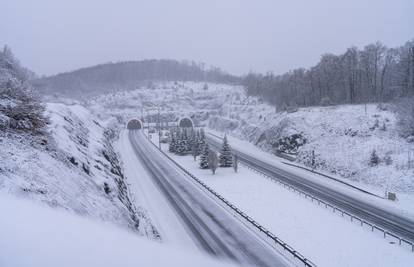 Snijeg ne prestaje padati diljem zemlje, stvara velike probleme. Civilna zaštita izdala je upute!