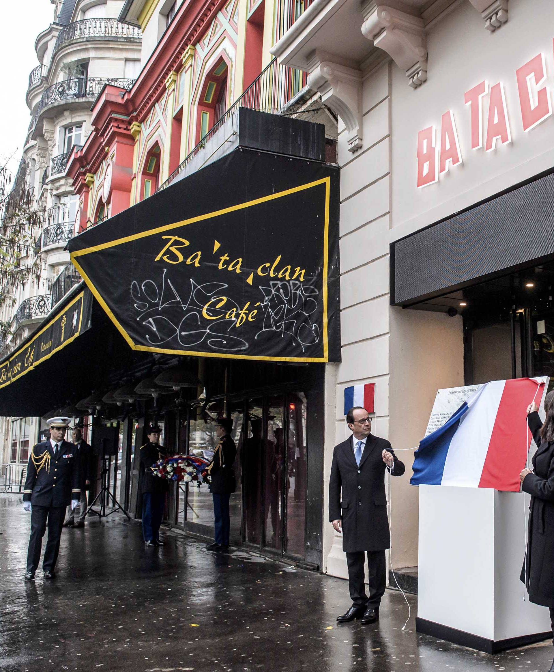 French President Francois Hollande and Paris Mayor Anne Hidalgo unveil a commemorative plaque in front of the Bataclan concert hall