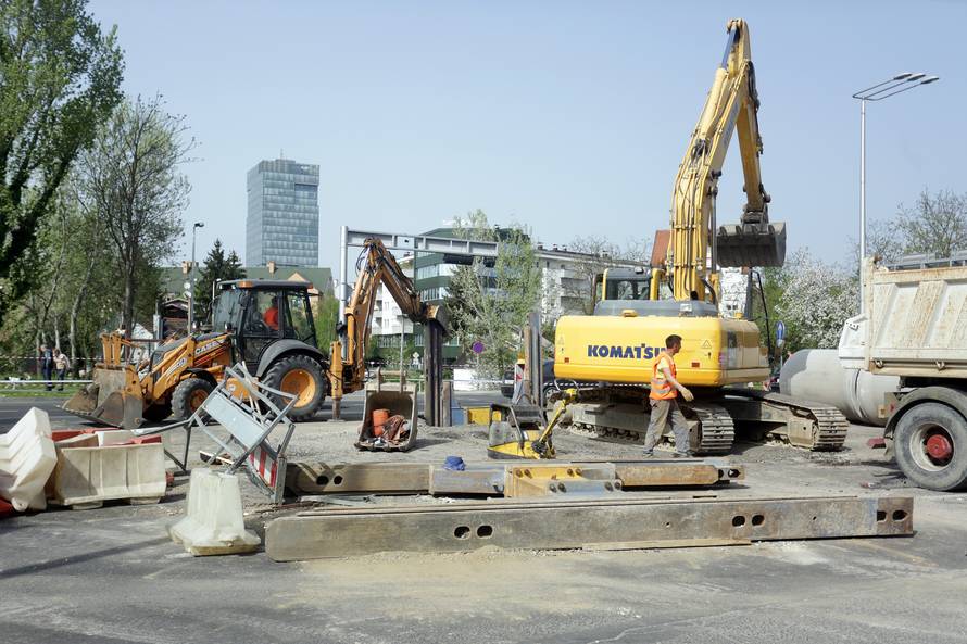 'Ne mislim da rupu otkopavaju jer su zaboravili cijevi, ali...'