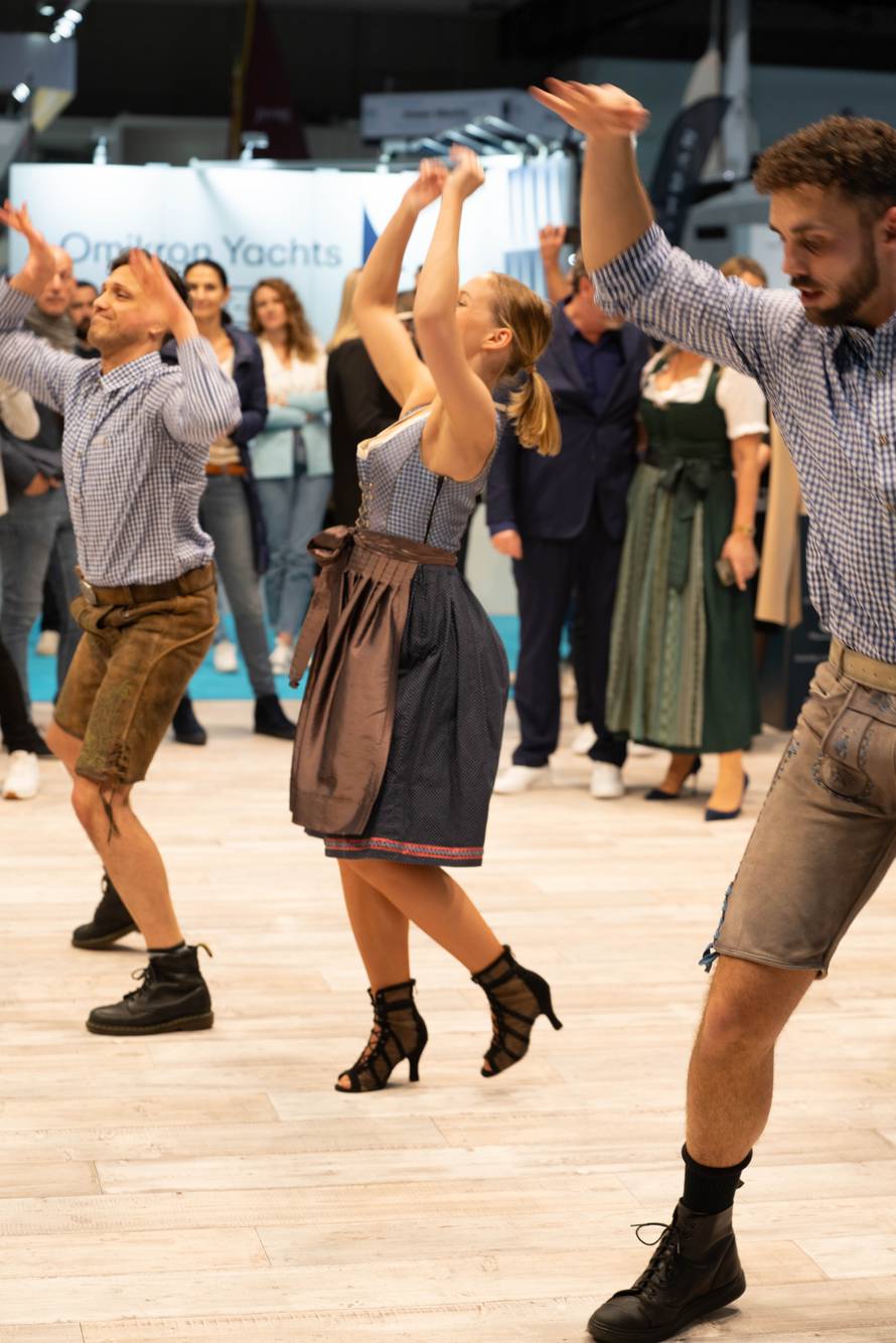 Na sajmu u Düsseldorfu velikom feštom tvrtka Master Yachting proslavila 45 godina postojanja