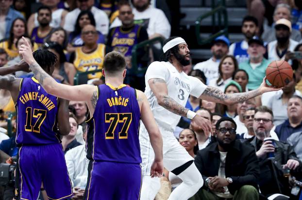 NBA: Los Angeles Lakers at Dallas Mavericks
