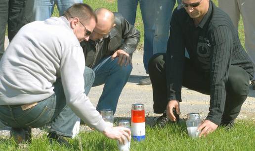 Kobre odale počast kolegi Kusaniću i zapalili svijeće