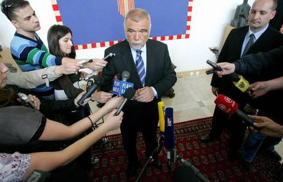 Predsjednik  Mesić: Rehnov prijedlog baš nema smisla