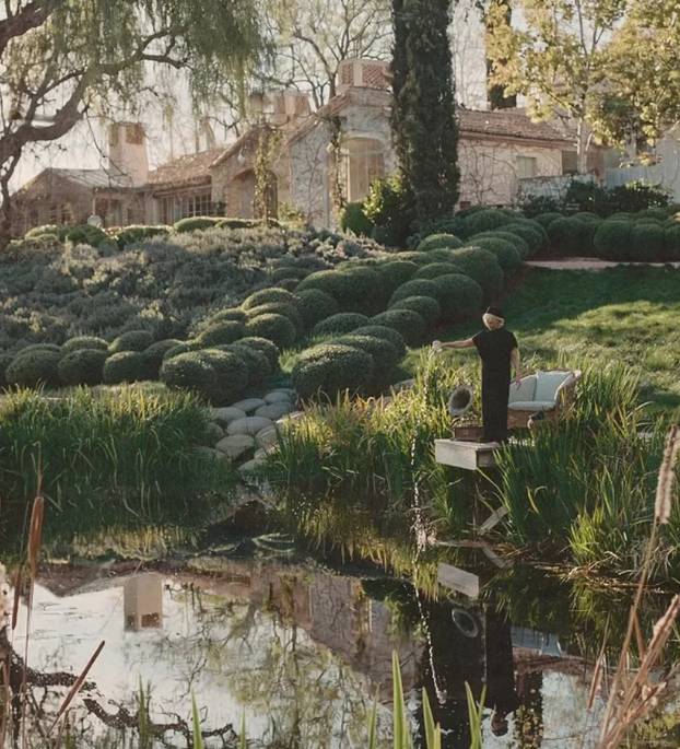 FOTO Nostalgija je bila ključ: Ovo je namještaj koji potpisuje glumica Pamela Anderson