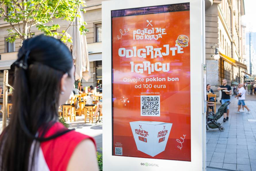 Prolaznike iznenadila neobična golema kutija na špici