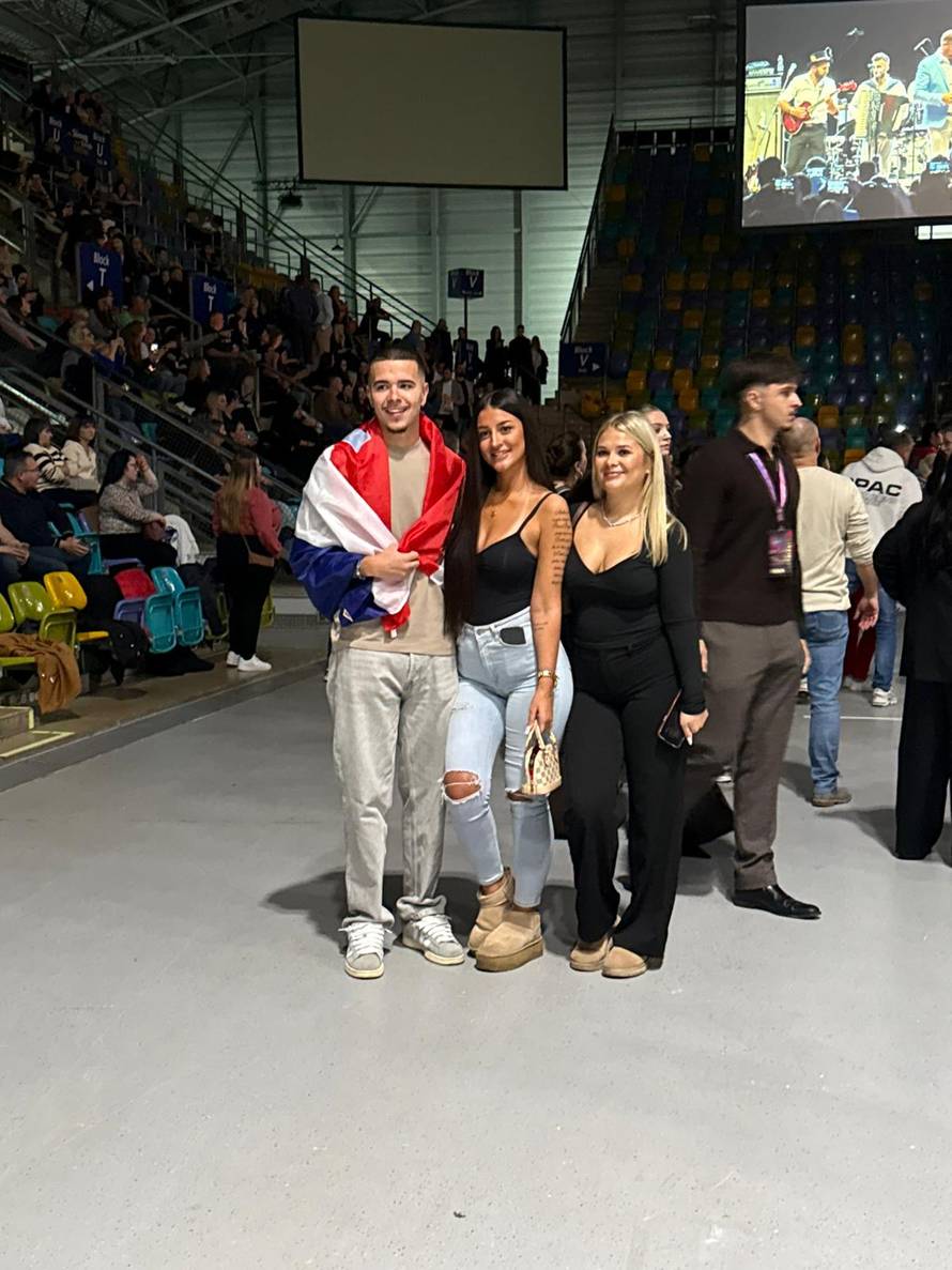 VIDEO Najveći hrvatski koncert izvan domovine: Toni Cetinski zapalio Suwag arenu