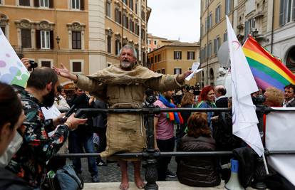 Italija je ozakonila istospolna partnerstva, Crkva negoduje