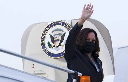 Potpredsjednica SAD-a stigla u Vijetnam, za kašnjenje okrivila 'neobični zdravstveni incident'