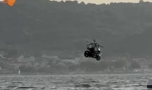 VIDEO Motor je poletio iznad Biograda! Ljudi zbunjeni: 'Što smo to upravo vidjeli? Svašta!'