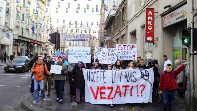 Sarajevo: Četvrti dan prosvjeda protiv uvjeta u kojem se nalaze djeca u Zavodu Pazarić