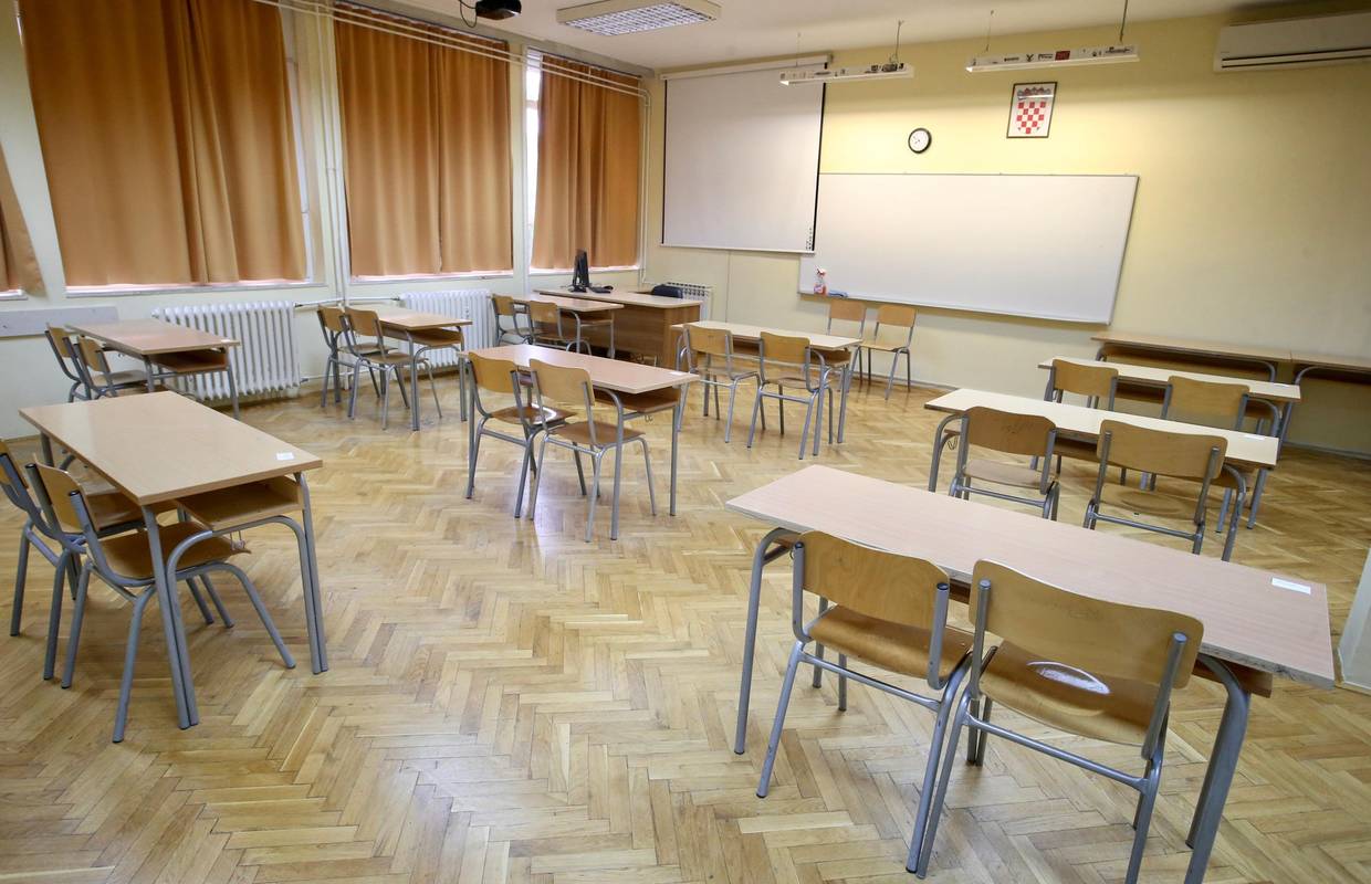 U tri dana 2000 zaraženih učenika više, 22 škole od idućeg tjedna idu u potpuni online