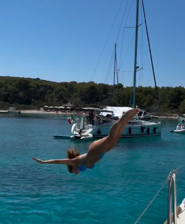 FOTO Mama Renata ponovno oduzima dah, mini bikini joj pristaje kao pravoj sireni