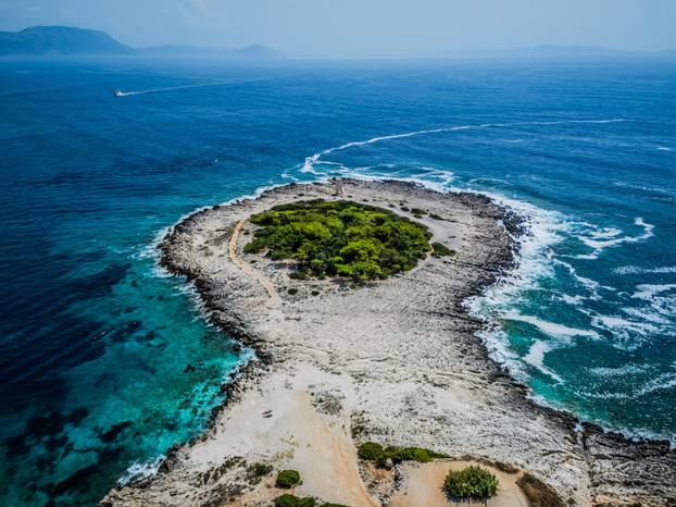 Poluotok Ražnjić na Korčuli snimljen iz zraka 
