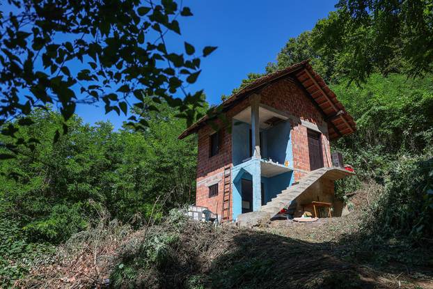 ARHIVA: Američki influenser Justus Reid mora srušiti kuću Zagorju koju je kupio za 5.000 eura i u potpunosti preuredio
