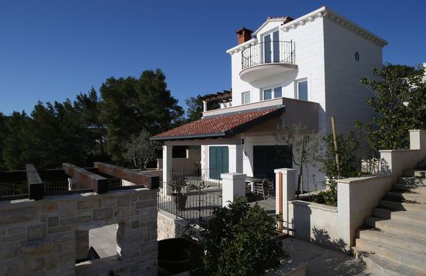 Korčula: Kuća pjevača Zlatana Stipišića Gibonnija