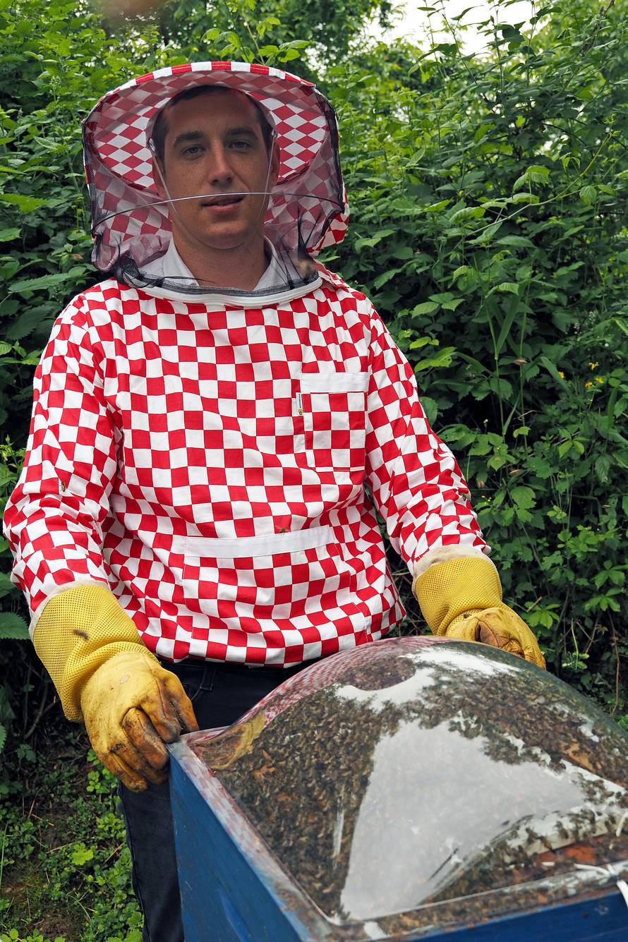 Od otrova mojih pčela radim kreme protiv bora i bolova