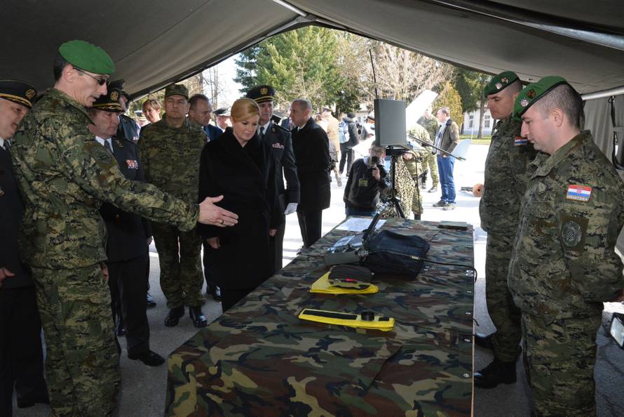 Kolinda dobrovoljcima: 'Vi ste nasljednici hrvatskih branitelja'