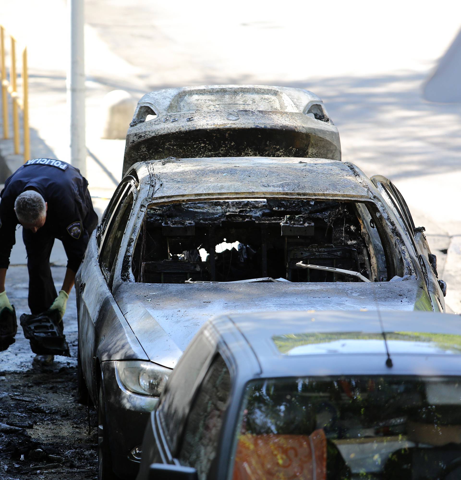 Napali bugarske navijače usred Zadra i zapalili im automobil