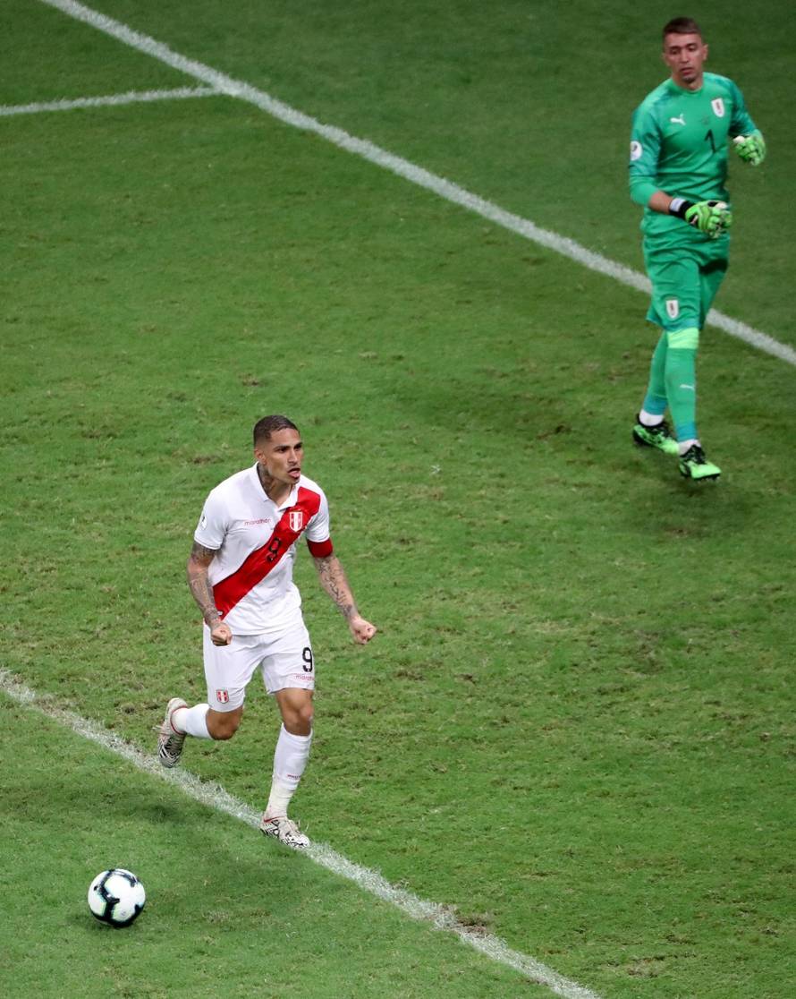 Suárez tragičar Urugvaja: Peru senzacionalni polufinalist Cope
