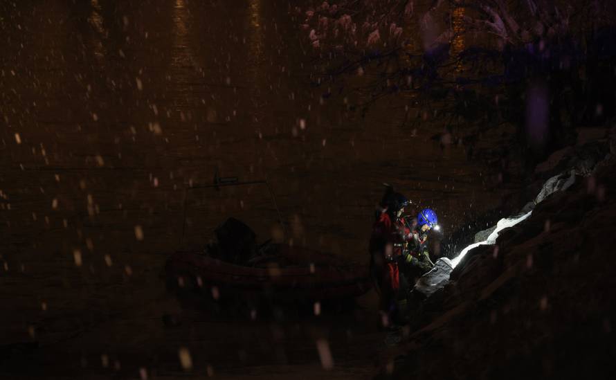 Zagreb: Policija i HGSS pretražuju rijeku Savu 