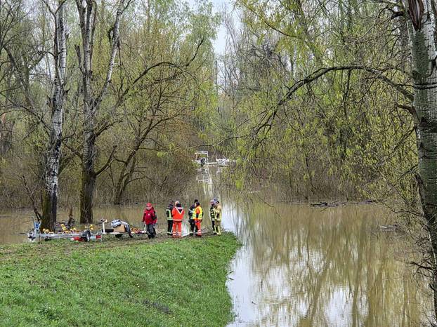 PRVE FOTKE S MJESTA UŽASA Spasili 30 migranata iz Save!