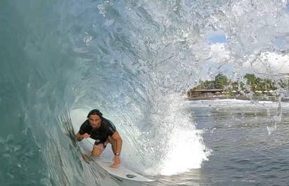 Poznati brazilski surfer poginuo na treningu. Poklopio ga je val