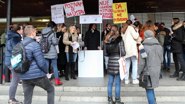 Studenti zahtijevaju besplatna testiranja, Senat zagrebačkog Sveučilišta ih je podržao