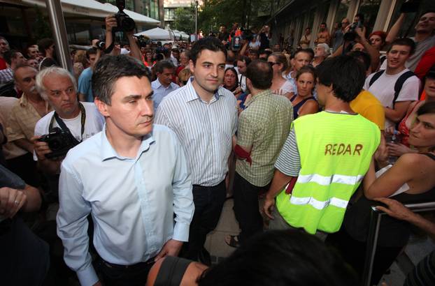 ARHIVA - 2010. Zagreb: Aktivisti za Varšavsku prosvjedovali pred sjedištem SDP-a 