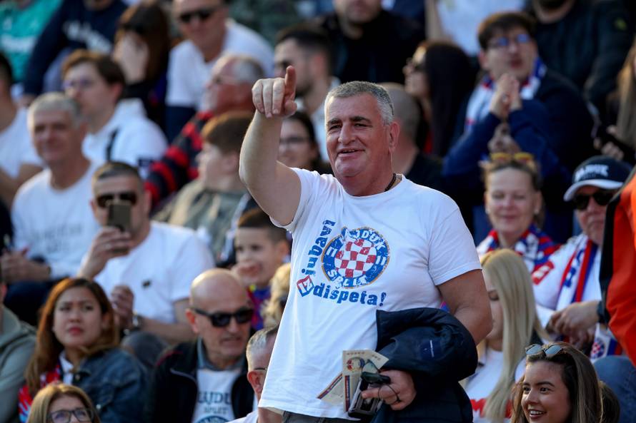 Split: Navijači na tribinama prate utakmicu Hajduk - Dinamo 