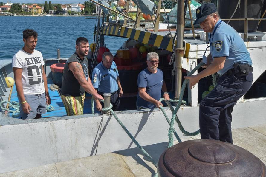 Kod Dugog otoka našli Talijane koji su lovili ribu: 'Vaffanculo!'